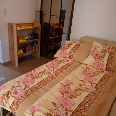 Cseresznyes Apartment *