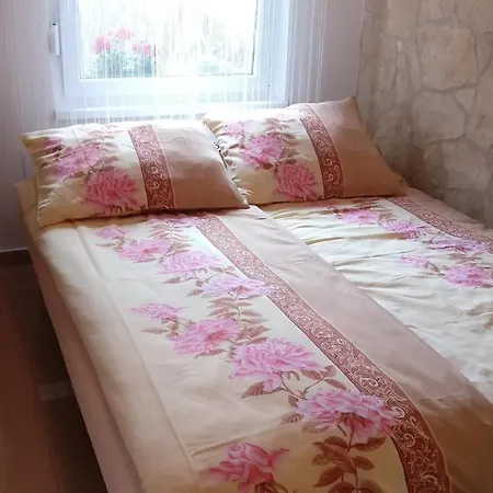 Apartment Cseresznyes Balatonalmadi