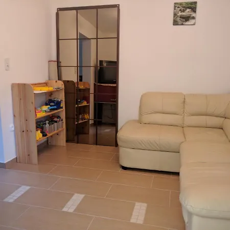 Cseresznyes Apartment *